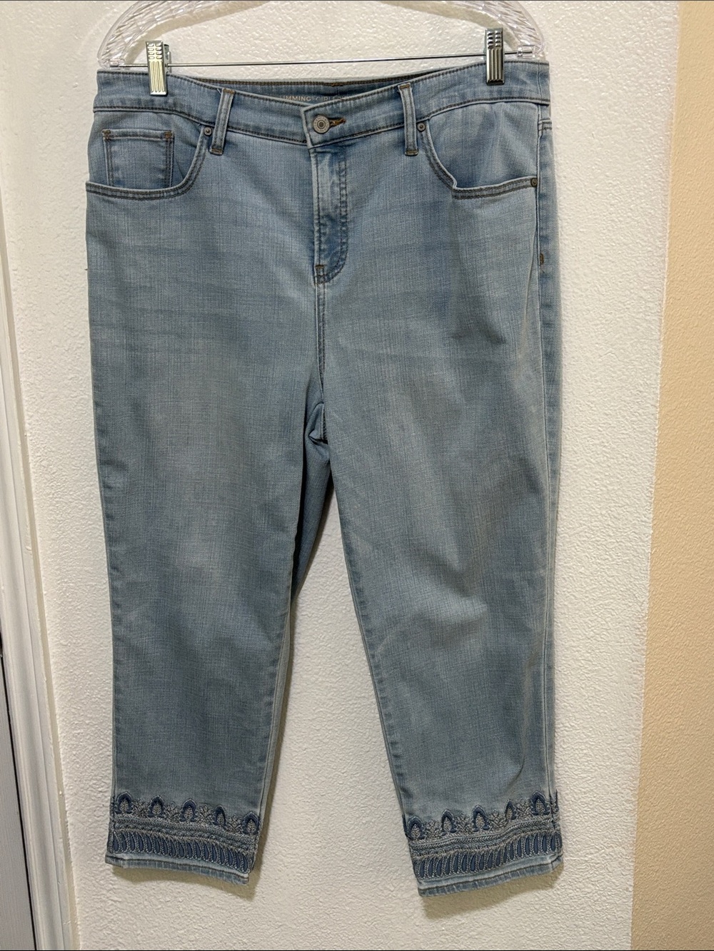 Chico's So Slimming Girlfriend Light Blue Slim Leg Crop Jean Embroidered Size 12